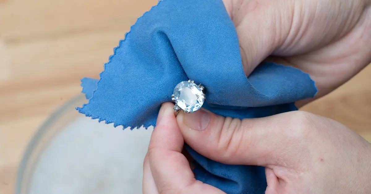 Clean the Jewelry Before Shooting