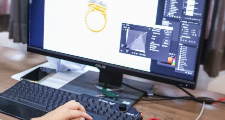 role of a photo editor
