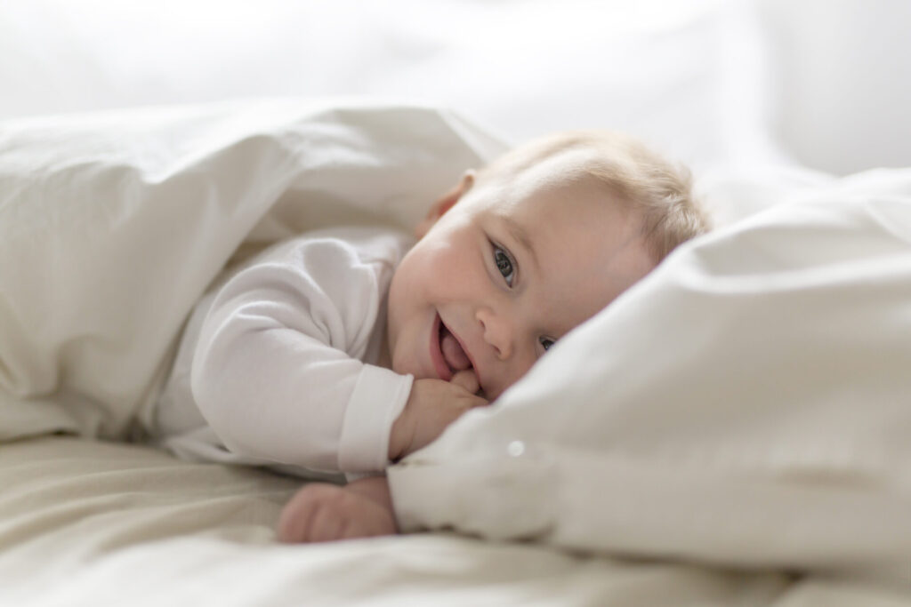 solo newborn photo ideas baby lying on bed
