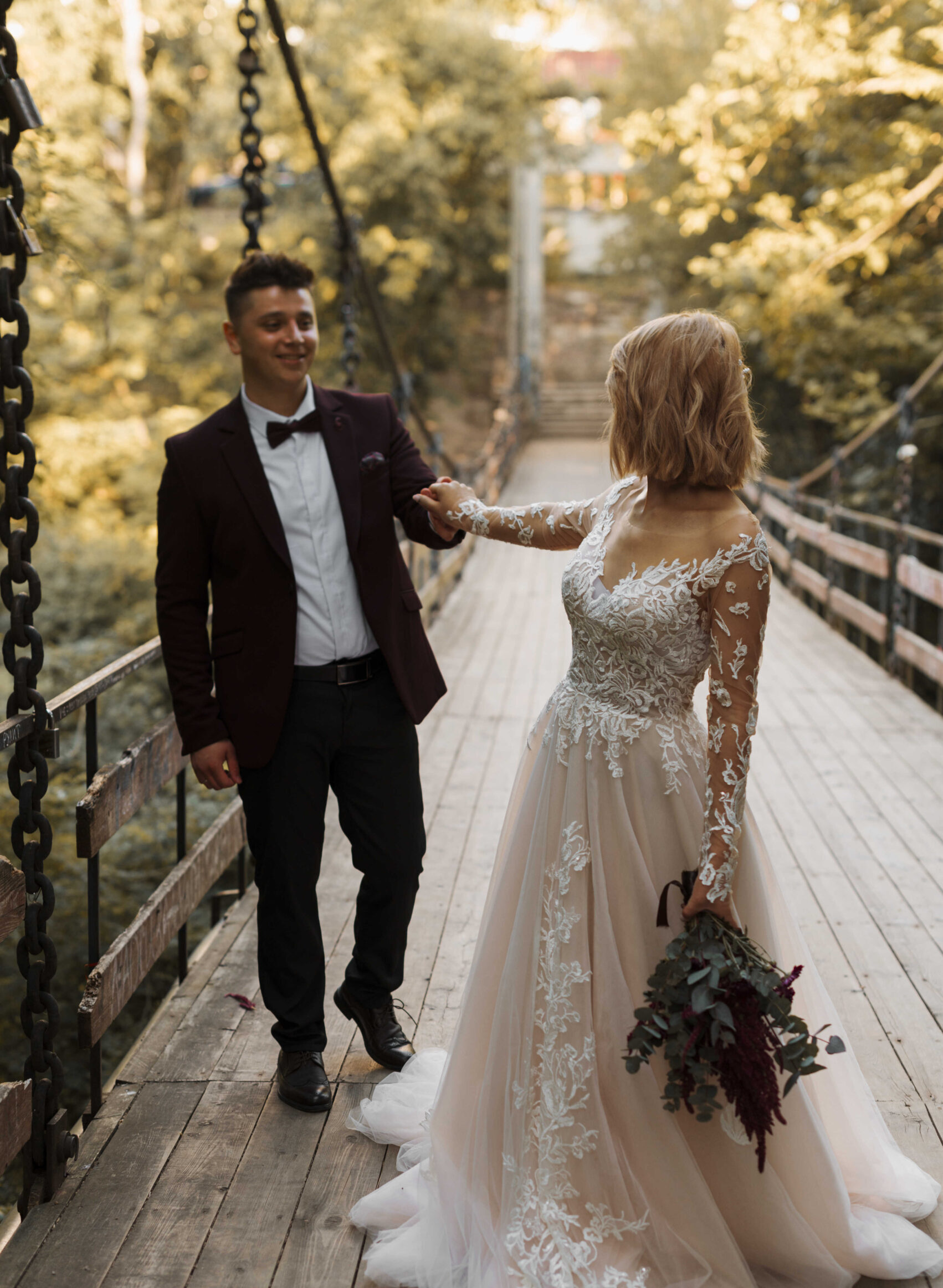 Picking the Perfect Spot for Beautiful Bride and Groom Photos